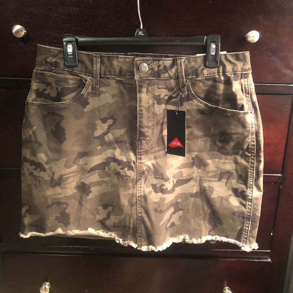 Mudd FLX STRETCH Jean skirt in army green.